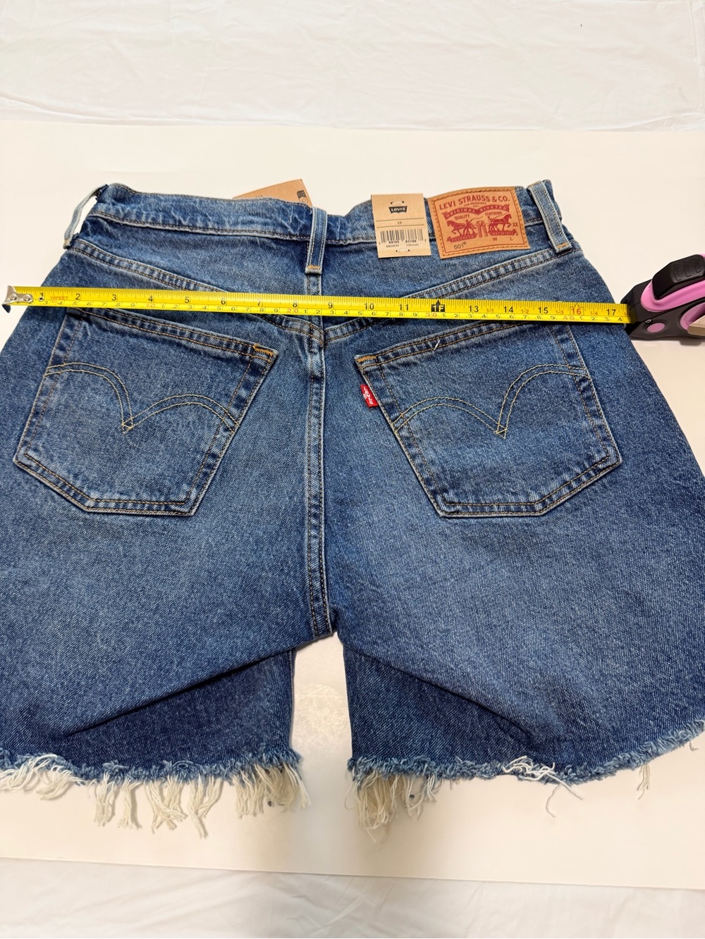 Levi’s Women’s 501 Mid-Thigh Shorts Size 28 Blue Denim High Rise NWT - Picture 11 of 16